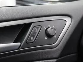 Volkswagen Golf thumbnail 37