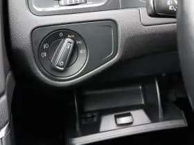 Volkswagen Golf thumbnail 38