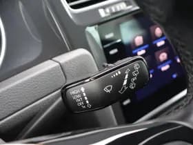 Volkswagen Golf thumbnail 41
