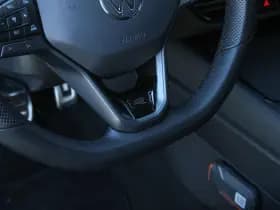 Volkswagen Passat thumbnail 53