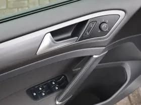 Volkswagen Golf thumbnail 36