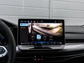 Volkswagen Golf thumbnail 37