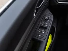 Volkswagen Golf thumbnail 43