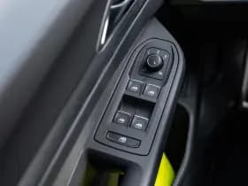 Volkswagen Golf thumbnail 31