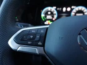 Volkswagen Golf thumbnail 25