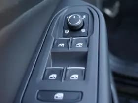 Volkswagen Golf thumbnail 38
