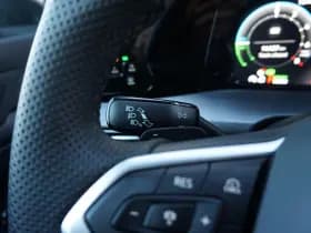 Volkswagen Golf thumbnail 40