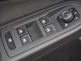 Volkswagen Golf thumbnail 37