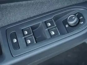 Volkswagen Golf thumbnail 37