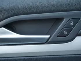 Volkswagen Golf thumbnail 38