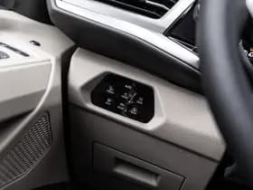 Volkswagen Multivan thumbnail 36