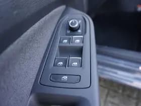 Volkswagen Golf thumbnail 39