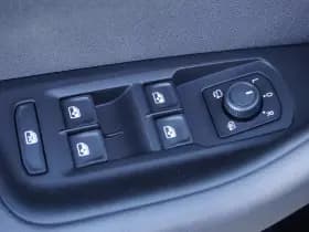 Volkswagen Passat thumbnail 39