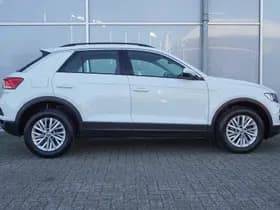 Volkswagen T-Roc thumbnail 3