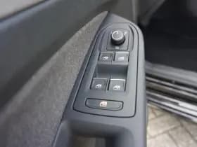 Volkswagen Golf thumbnail 33
