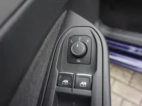 Volkswagen Golf thumbnail 36