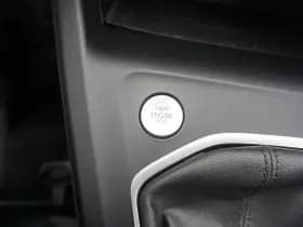 Volkswagen Golf thumbnail 40