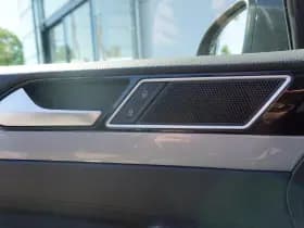 Volkswagen Passat thumbnail 37
