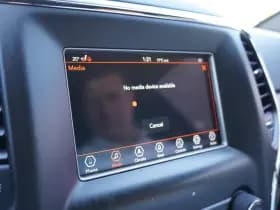 Jeep Grand Cherokee thumbnail 32