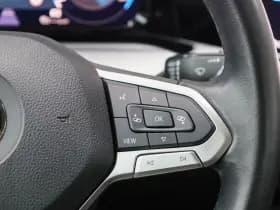 Volkswagen Golf thumbnail 24