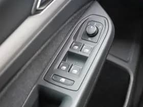 Volkswagen Golf thumbnail 34
