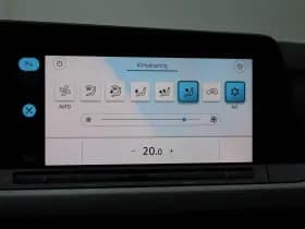 Volkswagen Golf thumbnail 37