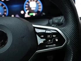 Volkswagen Golf thumbnail 24