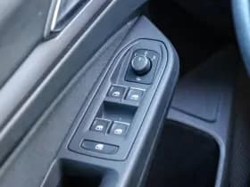 Volkswagen Golf thumbnail 41