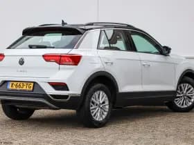 Volkswagen T-Roc thumbnail 2