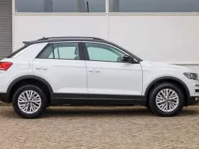 Volkswagen T-Roc thumbnail 3