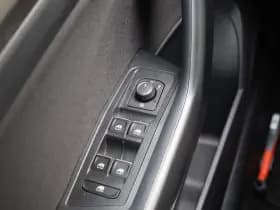 Volkswagen T-Roc thumbnail 36