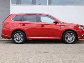 Mitsubishi Outlander thumbnail 3