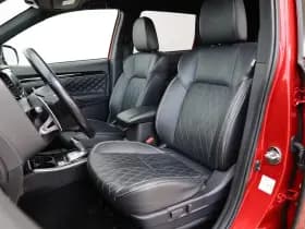 Mitsubishi Outlander thumbnail 4