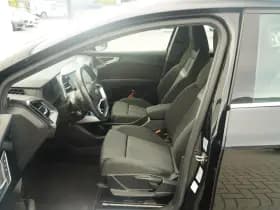 Audi Q4 e-tron thumbnail 4