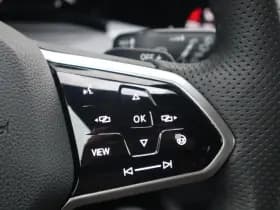 Volkswagen Golf thumbnail 25