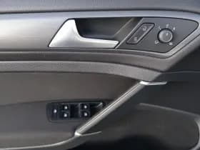 Volkswagen Golf thumbnail 36