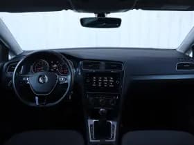 Volkswagen Golf thumbnail 5