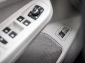 Volkswagen Golf thumbnail 42