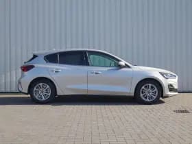 Ford Focus thumbnail 3