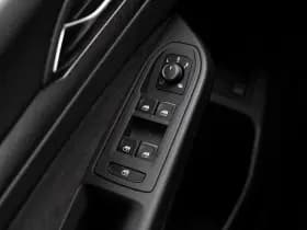 Volkswagen Golf thumbnail 33