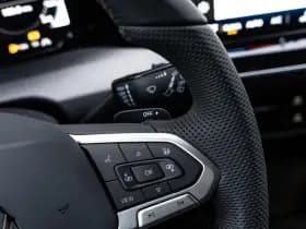 Volkswagen Golf thumbnail 37
