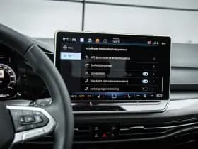 Volkswagen Golf thumbnail 38