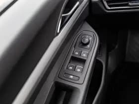 Volkswagen Golf thumbnail 32