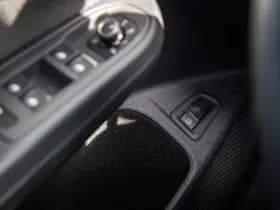 Volkswagen Golf thumbnail 32