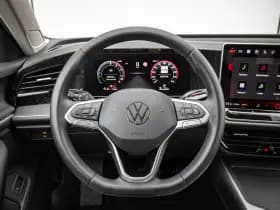 Volkswagen Passat thumbnail 36