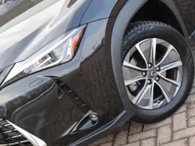 Lexus UX thumbnail 16