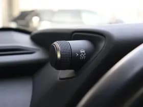 Lexus UX thumbnail 25