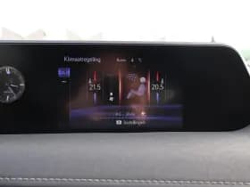 Lexus UX thumbnail 30