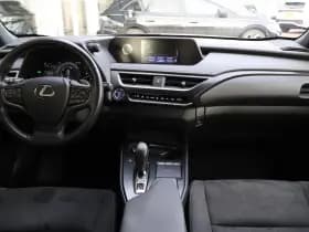 Lexus UX thumbnail 5