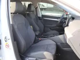 Volkswagen Golf thumbnail 4